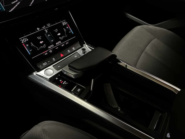 Audi e-tron 50 quattro edition 71 kwh 313pk 2020 (origineel-nl + 1e eigenaar), j-948-hf - afbeelding 19 van  50