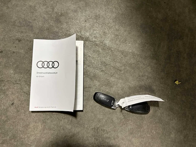 Audi e-tron 50 quattro edition 71 kwh 313pk 2020 (origineel-nl + 1e eigenaar), j-948-hf - afbeelding 37 van  50