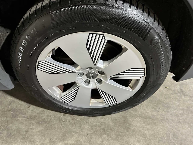 Audi e-tron 50 quattro edition 71 kwh 313pk 2020 (origineel-nl + 1e eigenaar), j-948-hf - afbeelding 40 van  50