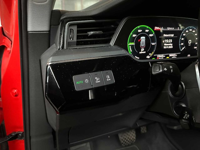 Audi e-tron 50 quattro edition 71 kwh 313pk 2020 (origineel-nl), j-388-ll - afbeelding 15 van  43