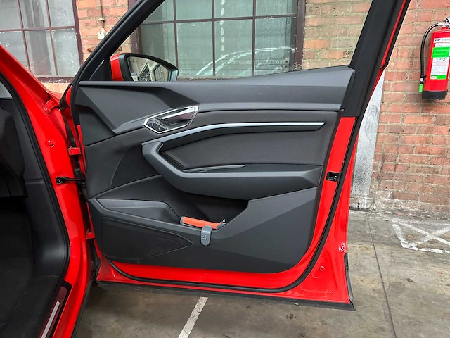 Audi e-tron 50 quattro edition 71 kwh 313pk 2020 (origineel-nl), j-388-ll - afbeelding 31 van  43