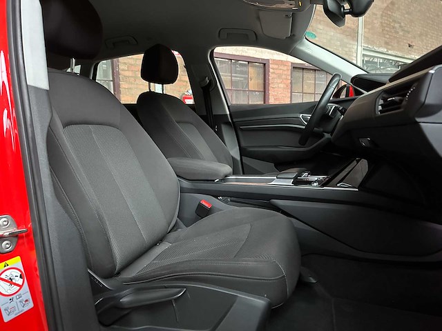 Audi e-tron 50 quattro edition 71 kwh 313pk 2020 (origineel-nl), j-388-ll - afbeelding 37 van  43