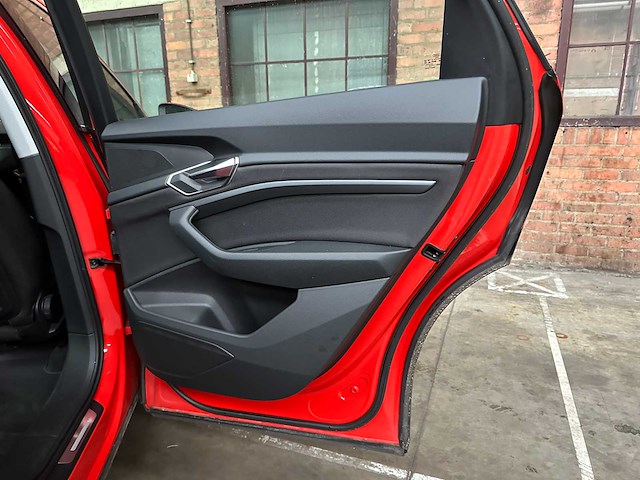 Audi e-tron 50 quattro edition 71 kwh 313pk 2020 (origineel-nl), j-388-ll - afbeelding 30 van  43