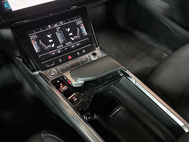 Audi e-tron 50 quattro launch edition 71 kwh 313pk 2020 (origineel-nl & 1e eigenaar), j-840-lr - afbeelding 22 van  63