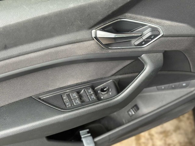 Audi e-tron 50 quattro launch edition 71 kwh 313pk 2020 (origineel-nl & 1e eigenaar), j-840-lr - afbeelding 29 van  63