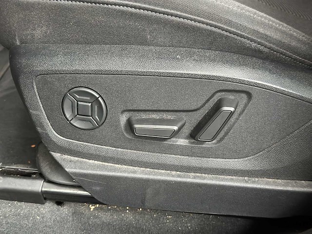 Audi e-tron 50 quattro launch edition 71 kwh 313pk 2020 (origineel-nl & 1e eigenaar), j-840-lr - afbeelding 30 van  63