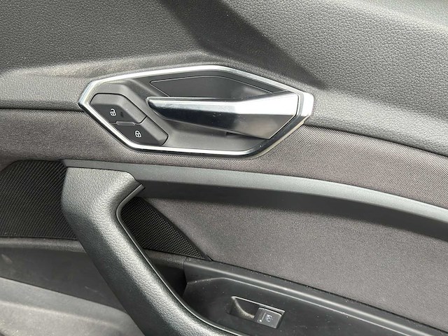 Audi e-tron 50 quattro launch edition 71 kwh 313pk 2020 (origineel-nl & 1e eigenaar), j-840-lr - afbeelding 52 van  63