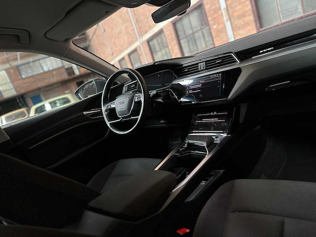 Audi e-tron 50 quattro launch edition 71 kwh 313pk 2020 (origineel-nl & 1e eigenaar), j-840-lr - afbeelding 57 van  63