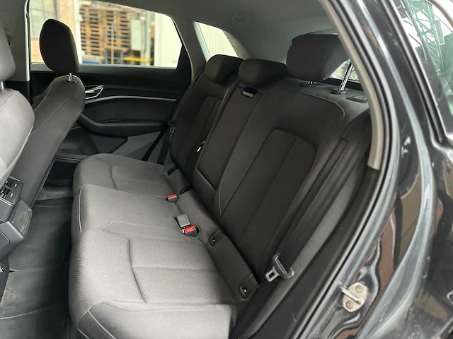 Audi e-tron 50 quattro launch edition 71 kwh 313pk 2020 (origineel-nl & 1e eigenaar), j-840-lr - afbeelding 37 van  63