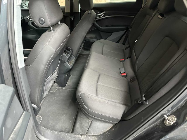 Audi e-tron 50 quattro launch edition 71 kwh 313pk 2020 (origineel-nl & 1e eigenaar), j-840-lr - afbeelding 39 van  63