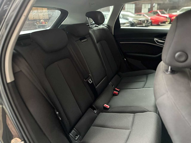 Audi e-tron 50 quattro launch edition 71 kwh 313pk 2020 (origineel-nl & 1e eigenaar), j-840-lr - afbeelding 48 van  63