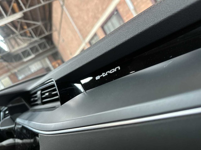 Audi e-tron 50 quattro launch edition 71 kwh 313pk 2020 (origineel-nl & 1e eigenaar), j-840-lr - afbeelding 54 van  63