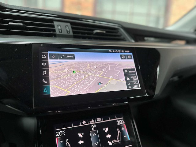 Audi e-tron 50 quattro launch edition 71 kwh 313pk 2020 (origineel-nl & 1e eigenaar), j-840-lr - afbeelding 18 van  63
