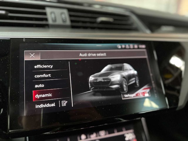 Audi e-tron 50 quattro launch edition 71 kwh 313pk 2020 (origineel-nl & 1e eigenaar), j-840-lr - afbeelding 21 van  63
