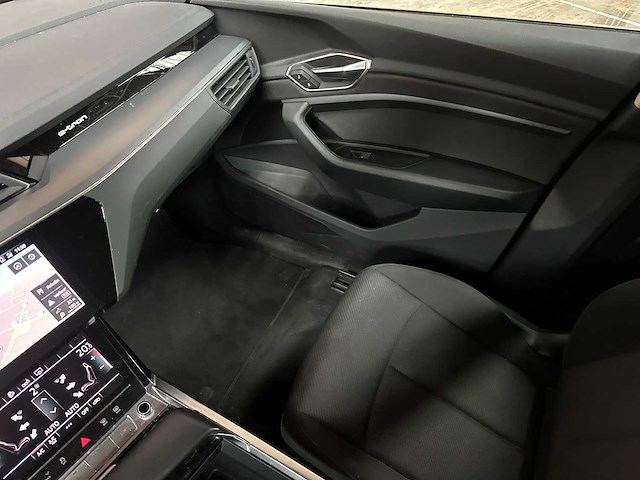 Audi e-tron 50 quattro launch edition 71 kwh 313pk 2020 (origineel-nl & 1e eigenaar), j-840-lr - afbeelding 25 van  63