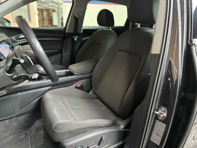 Audi e-tron 50 quattro launch edition 71 kwh 313pk 2020 (origineel-nl & 1e eigenaar), j-840-lr - afbeelding 31 van  63