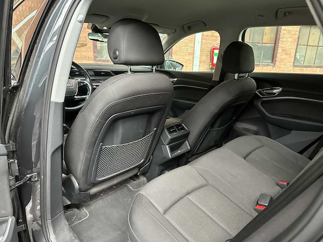 Audi e-tron 50 quattro launch edition 71 kwh 313pk 2020 (origineel-nl & 1e eigenaar), j-840-lr - afbeelding 36 van  63