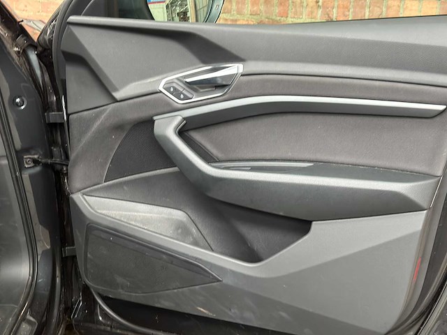 Audi e-tron 50 quattro launch edition 71 kwh 313pk 2020 (origineel-nl & 1e eigenaar), j-840-lr - afbeelding 51 van  63