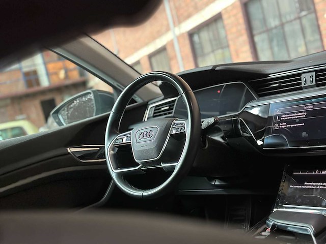 Audi e-tron 50 quattro launch edition 71 kwh 313pk 2020 (origineel-nl & 1e eigenaar), j-840-lr - afbeelding 59 van  63