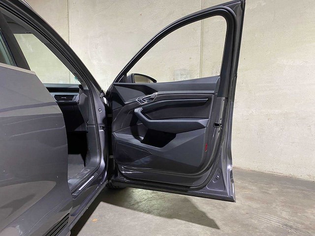 Audi e-tron 50 quattro launch edition 71 kwh 313pk 2020 (origineel-nl & 1e eigenaar), j-980-hf - afbeelding 8 van  34