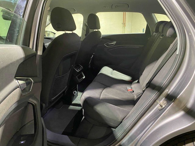 Audi e-tron 50 quattro launch edition 71 kwh 313pk 2020 (origineel-nl & 1e eigenaar), j-980-hf - afbeelding 17 van  34