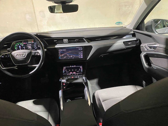 Audi e-tron 50 quattro launch edition 71 kwh 313pk 2020 (origineel-nl & 1e eigenaar), j-980-hf - afbeelding 21 van  34