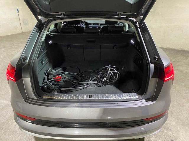 Audi e-tron 50 quattro launch edition 71 kwh 313pk 2020 (origineel-nl & 1e eigenaar), j-980-hf - afbeelding 26 van  34