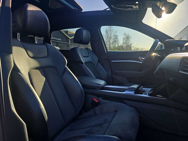 Audi e-tron 50 quattro launch edition black 71 kwh | h-040-bz - afbeelding 9 van  30