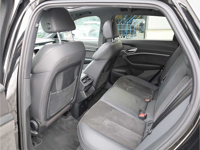 Audi e-tron 55 quattro 95 kwh 300kw automaat 2020 - afbeelding 29 van  39