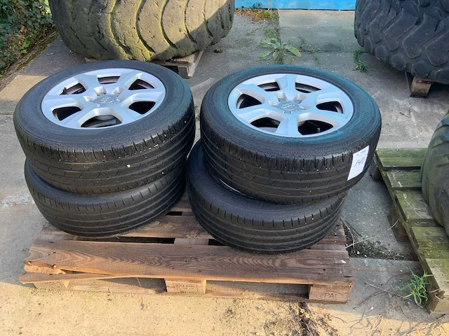 Audi hankook lichtmetaal velg met 235/55r16 - afbeelding 1 van  9