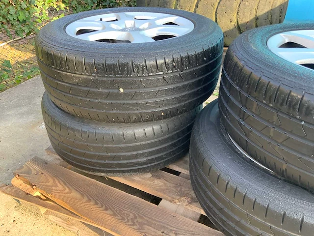 Audi hankook lichtmetaal velg met 235/55r16 - afbeelding 4 van  9