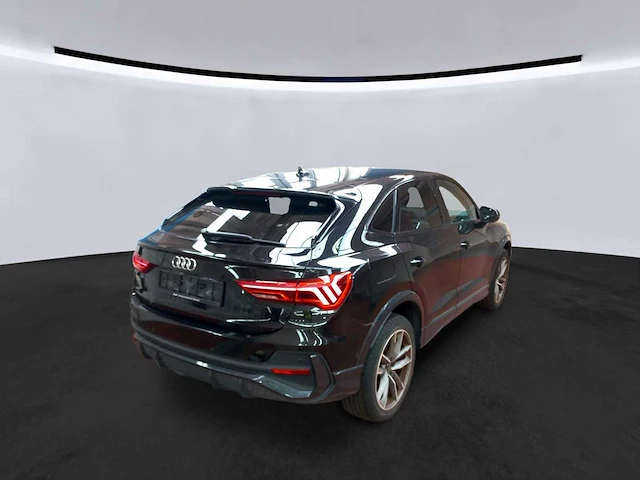 Audi q3 sportback 45 tfsi e phev 245pk automaat 2022 hybride benzine - afbeelding 13 van  19