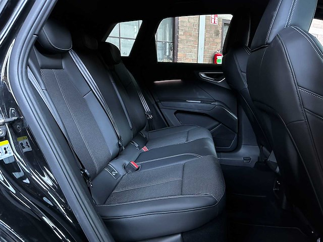 Audi q4 e-tron 50 quattro launch edition s competition 77 kwh 299pk 2022 (origineel-nl + 1e eigenaar), p-122-gb - afbeelding 18 van  20