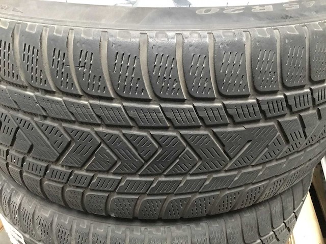 Audi q7 - winterbanden (4x) - afbeelding 4 van  6