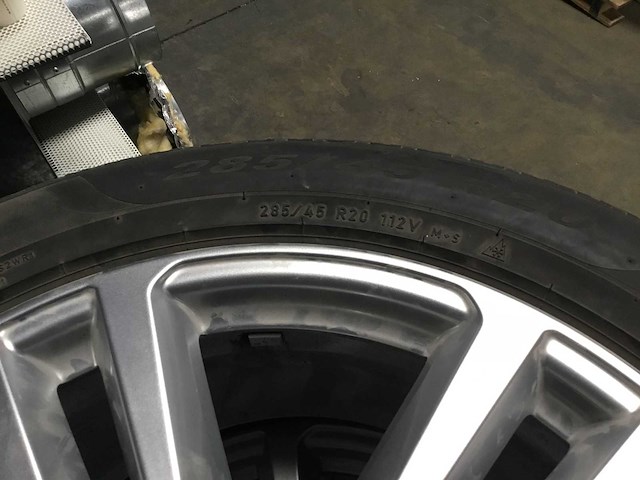 Audi q7 - winterbanden (4x) - afbeelding 5 van  6