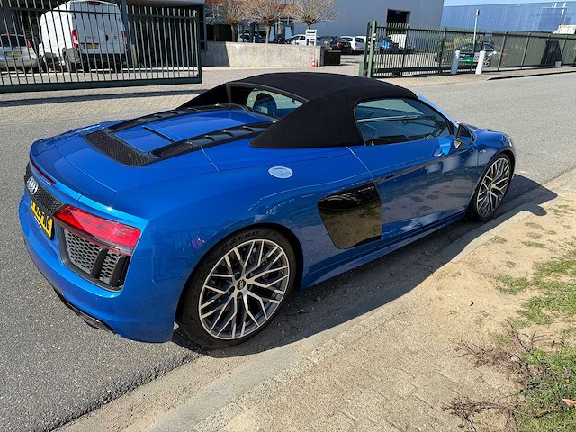 Audi r8 spyder 5.2 fsi v10 quattro - afbeelding 1 van  12