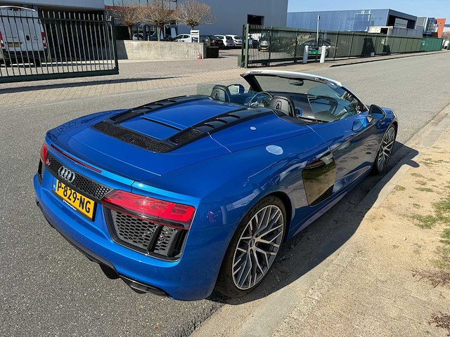 Audi r8 spyder 5.2 fsi v10 quattro - afbeelding 18 van  21