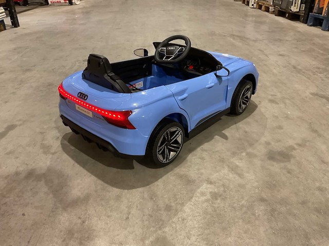 Audi rs e-tron gt blauw elektrische kinderauto - afbeelding 9 van  31