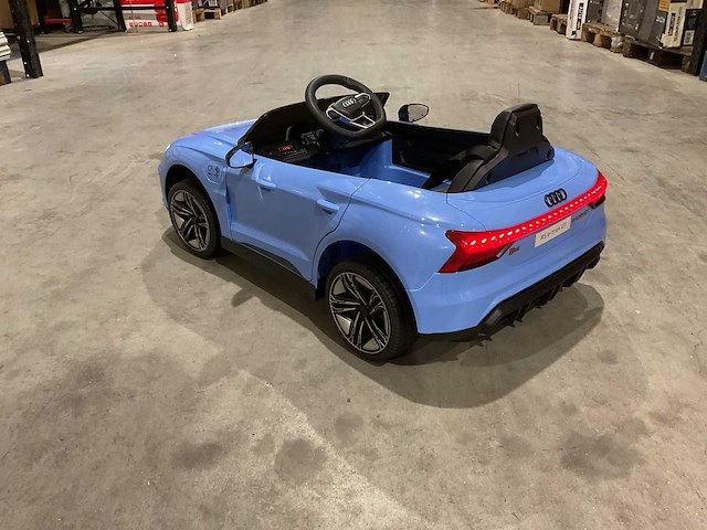 Audi rs e-tron gt blauw elektrische kinderauto - afbeelding 15 van  31