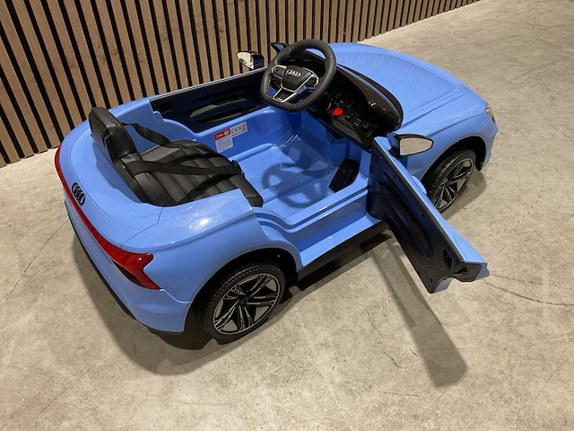 Audi rs e-tron gt blauw elektrische kinderauto - afbeelding 24 van  31