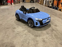 Audi rs e-tron gt blauw elektrische kinderauto - afbeelding 2 van  11