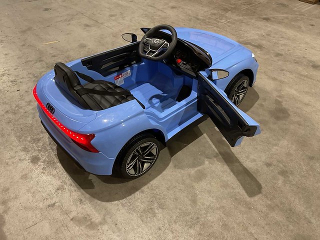 Audi rs e-tron gt blauw elektrische kinderauto - afbeelding 3 van  11