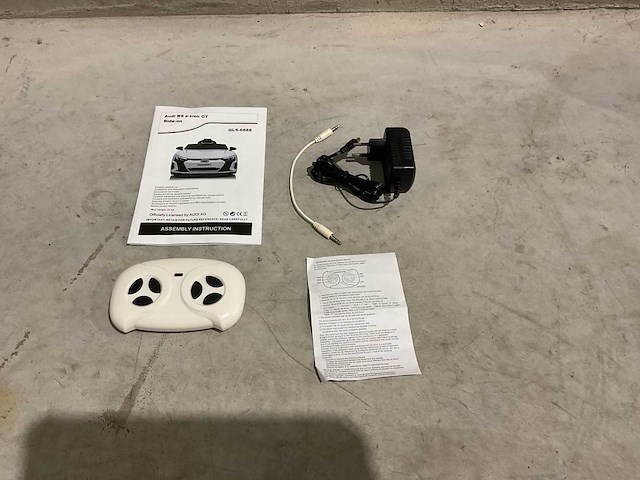 Audi rs e-tron gt blauw qls-6888 speelgoed - afbeelding 54 van  57