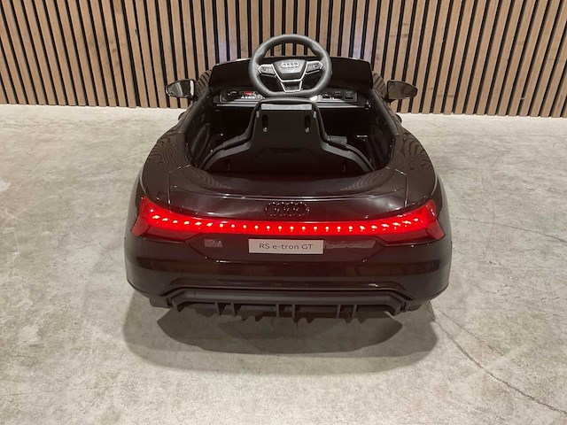 Audi rs e-tron gt zwart elektrische kinderauto - afbeelding 15 van  29