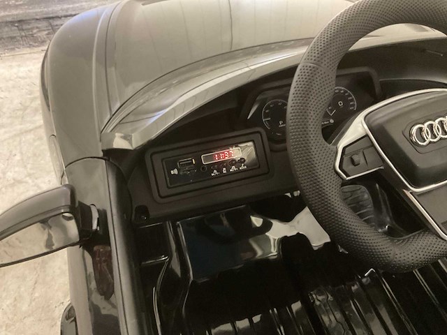 Audi rs e-tron gt zwart elektrische kinderauto - afbeelding 28 van  32