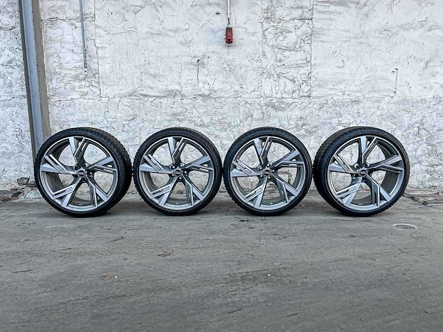 Audi rs6 wielen set - afbeelding 2 van  2