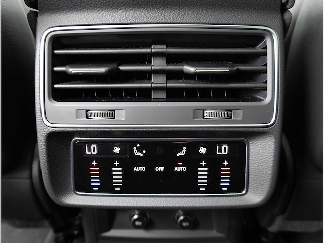 Audi rsq8 4.0 tfsi quattro urban full carbon automaat 740pk 2021, s-423-rs - afbeelding 32 van  58