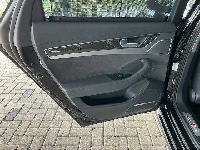 Audi s8 | 4.0 v8 biturbo | 520 pk | 2015 | matrix led | 21 inch wielen | bose | luchtvering | quattro | btw auto - afbeelding 18 van  46