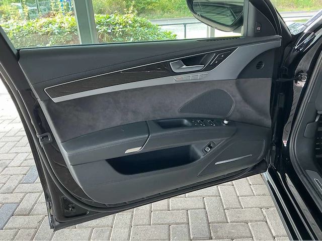 Audi s8 | 4.0 v8 biturbo | 520 pk | 2015 | matrix led | 21 inch wielen | bose | luchtvering | quattro | btw auto - afbeelding 27 van  46