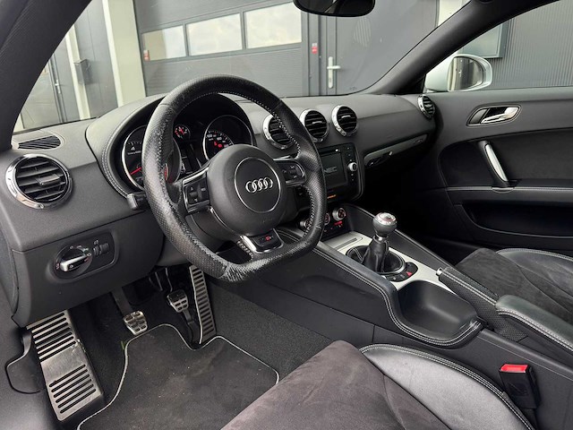 Audi tt 2.5 t tt rs pro line 2011 | tn-827-p iaw - afbeelding 24 van  29